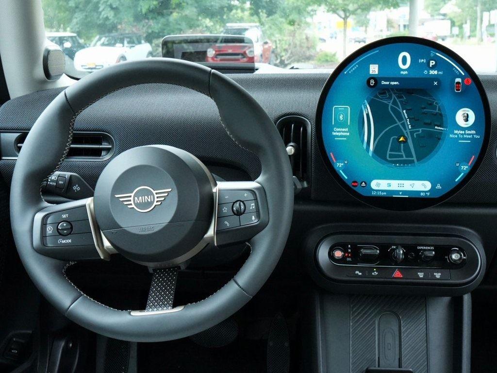 2025 Mini Cooper 2 Door Hardtop Signature photo 2