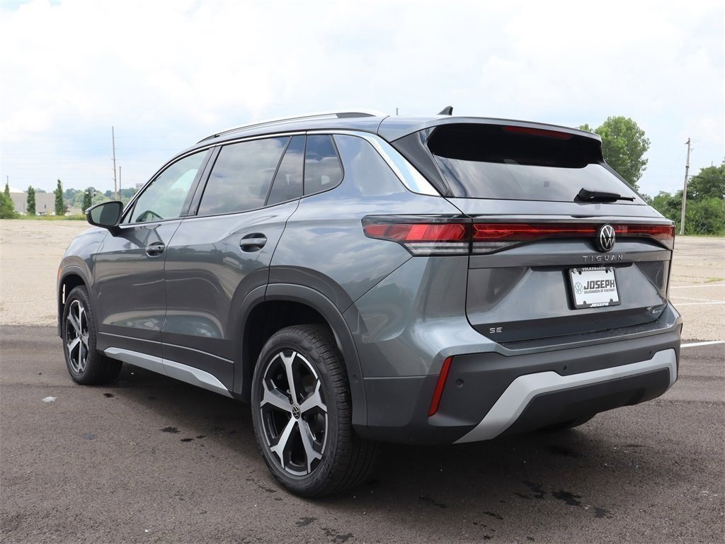 2025 Volkswagen Tiguan SE photo 2