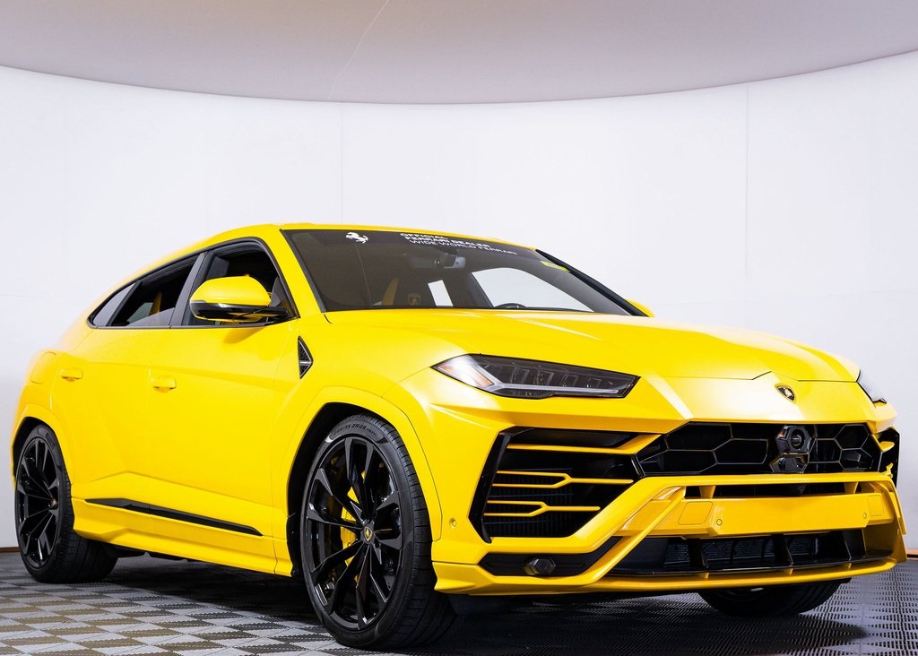 2022 Lamborghini Urus photo 3