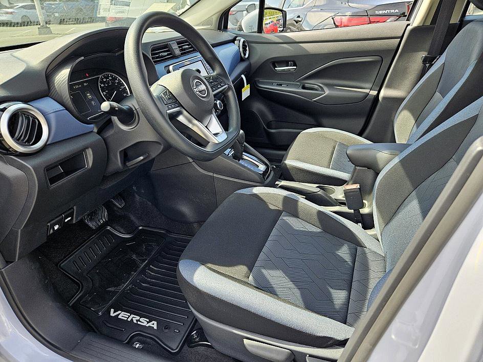 2025 Nissan Versa SV photo 7