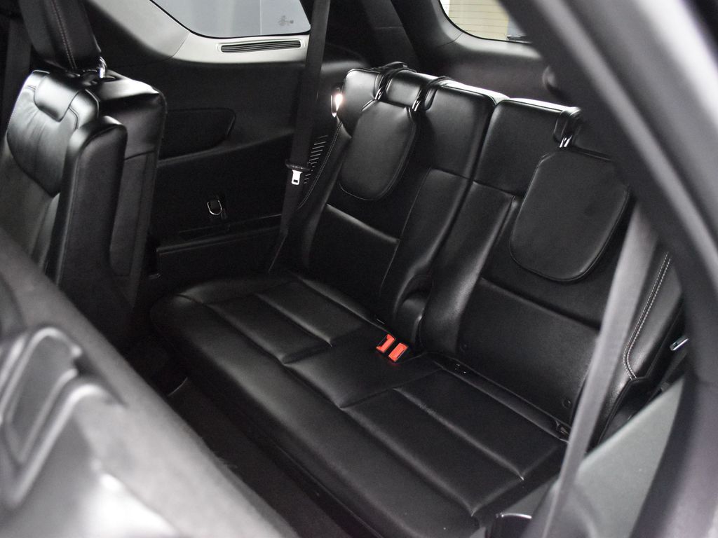 2021 Ford Explorer ST photo 22