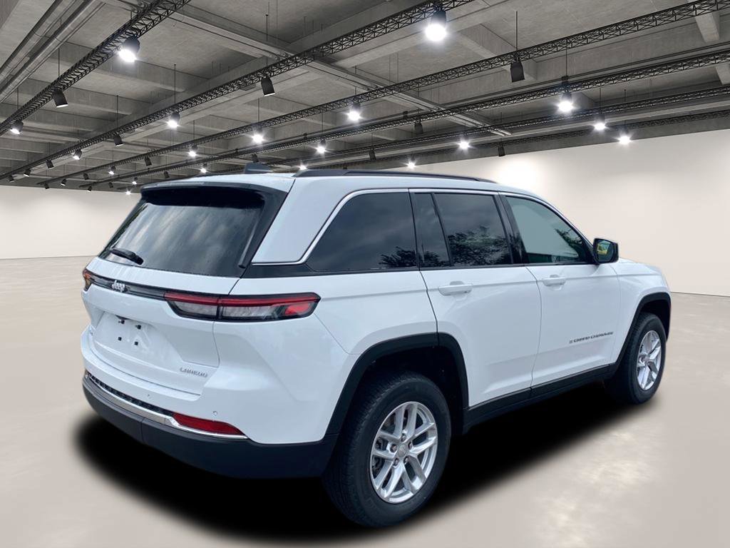 2025 Jeep Grand Cherokee Laredo X photo 4