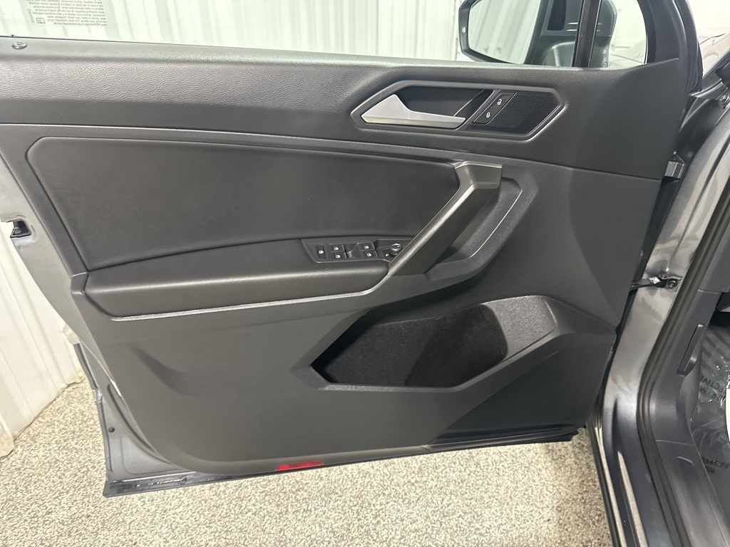 2021 Volkswagen Tiguan R-Line Black SEL photo 12