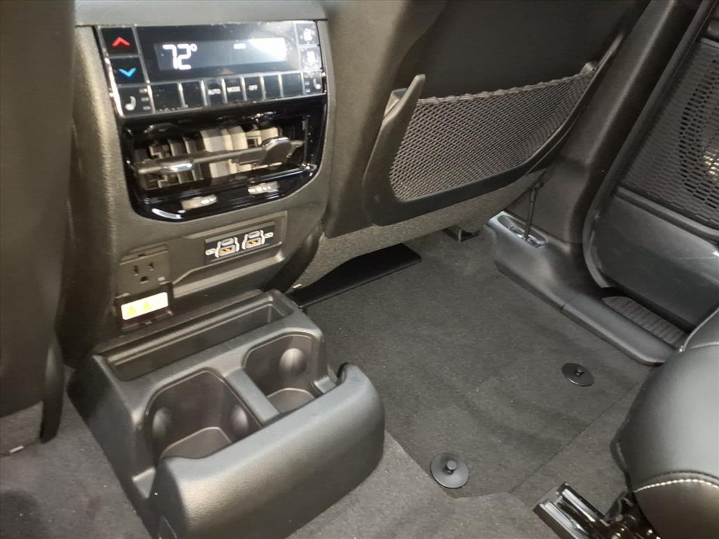 2025 Jeep Grand Cherokee Limited photo 4