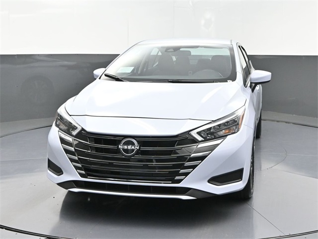2025 Nissan Versa 1.6 SV photo 2