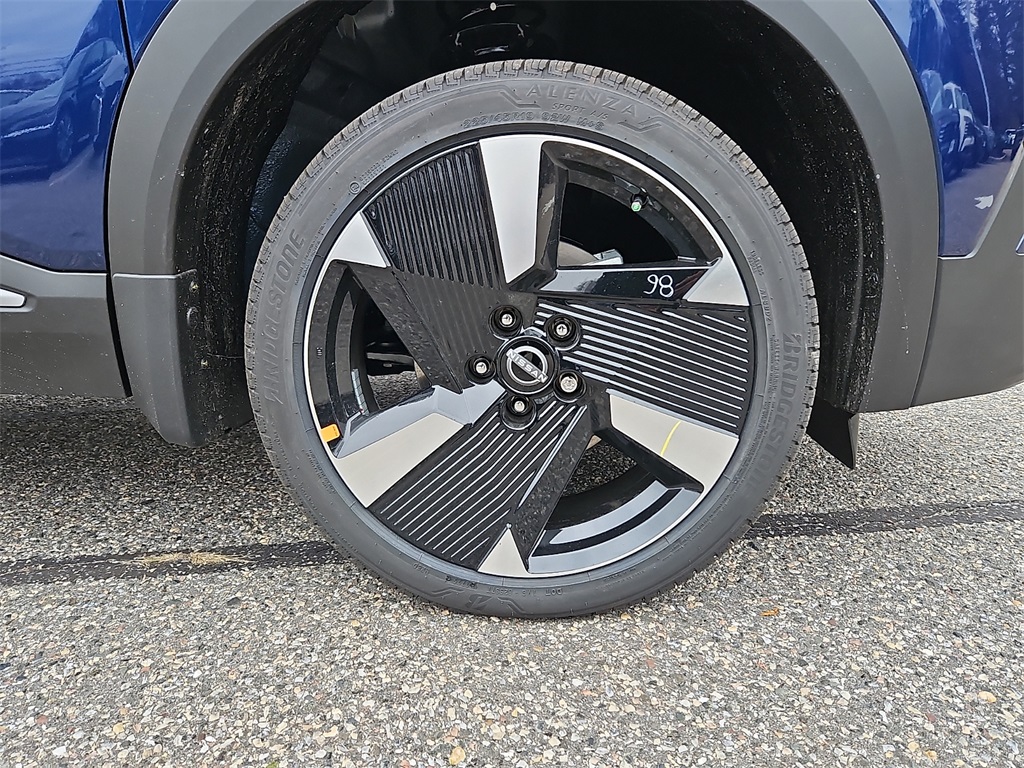 2026 Nissan Kicks SR photo 4