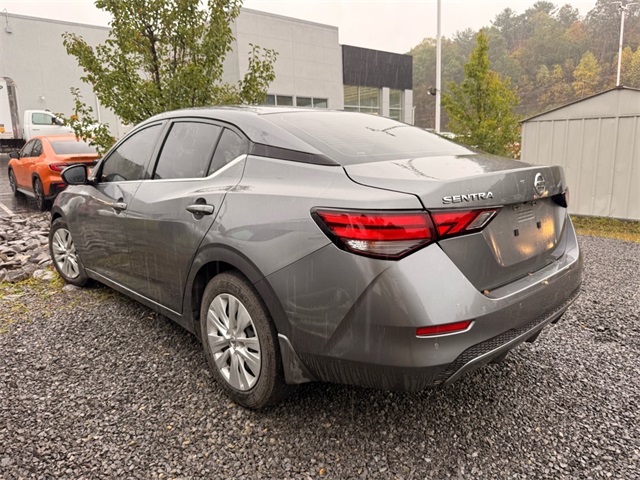 2022 Nissan Sentra S photo 3