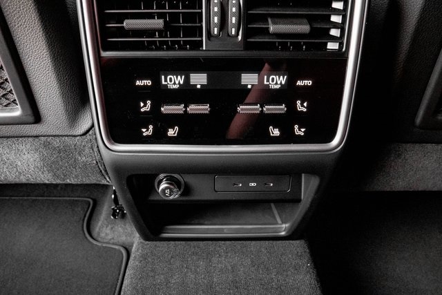 2025 Porsche Cayenne Coupe photo 29