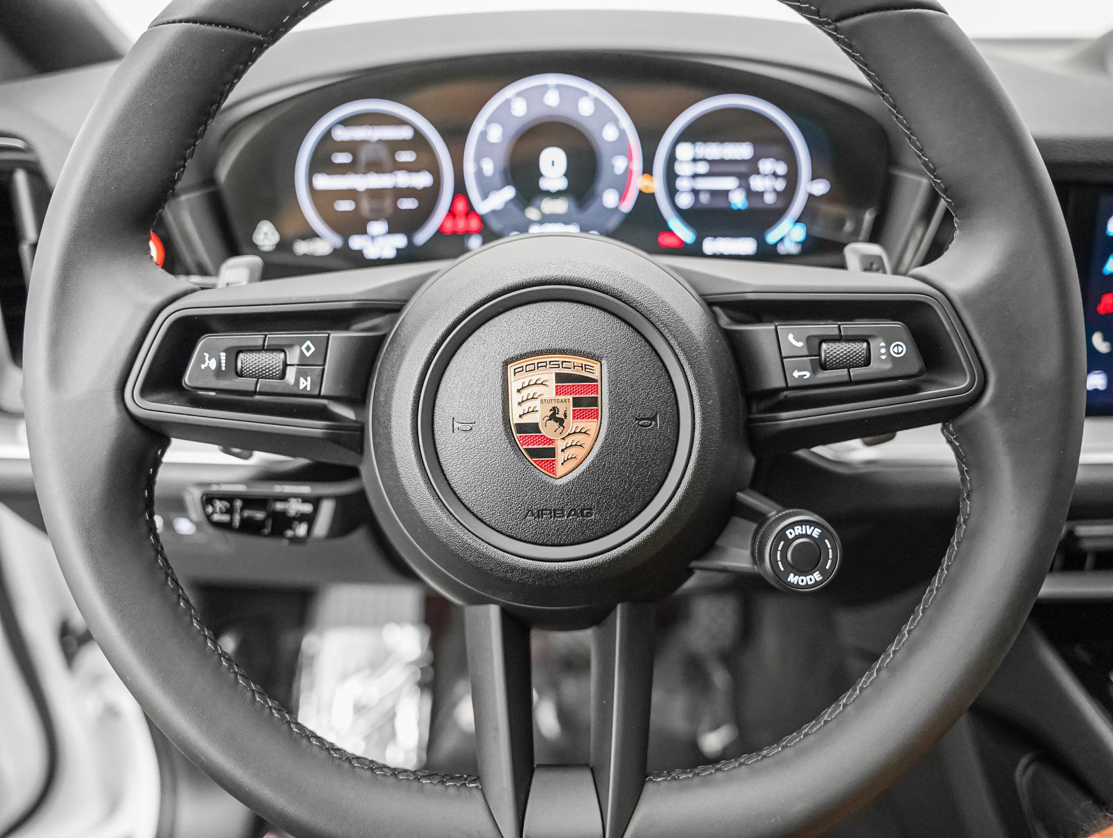 2025 Porsche Cayenne E-Hybrid Coupe photo 17