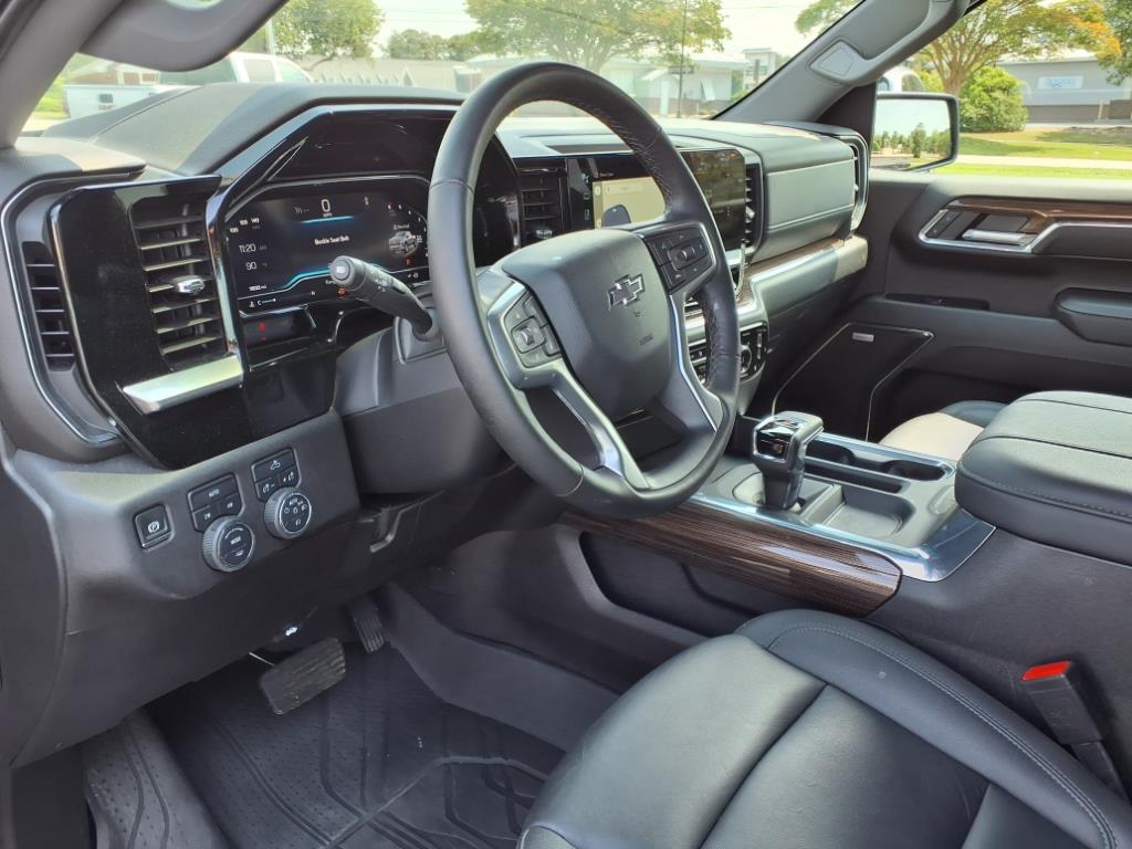 2024 Chevrolet Silverado 1500 RST photo 16