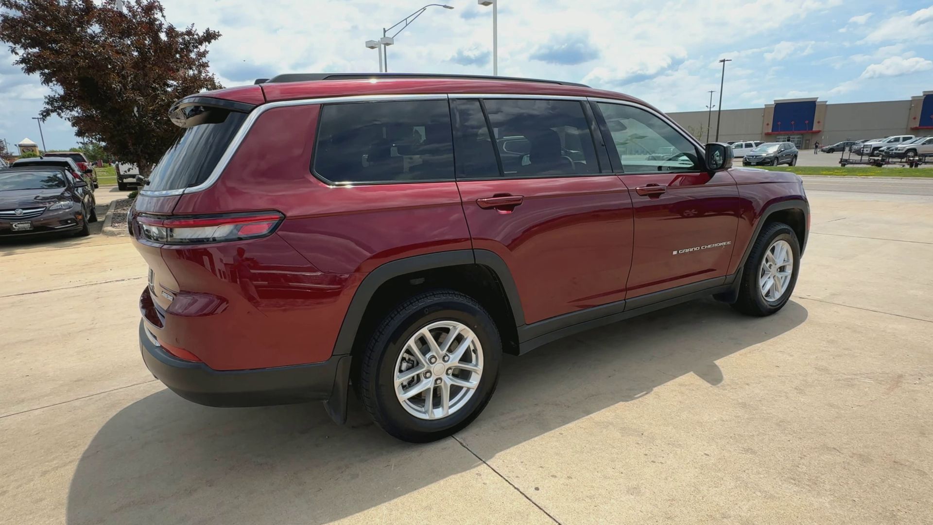2024 Jeep Grand Cherokee Laredo photo 7