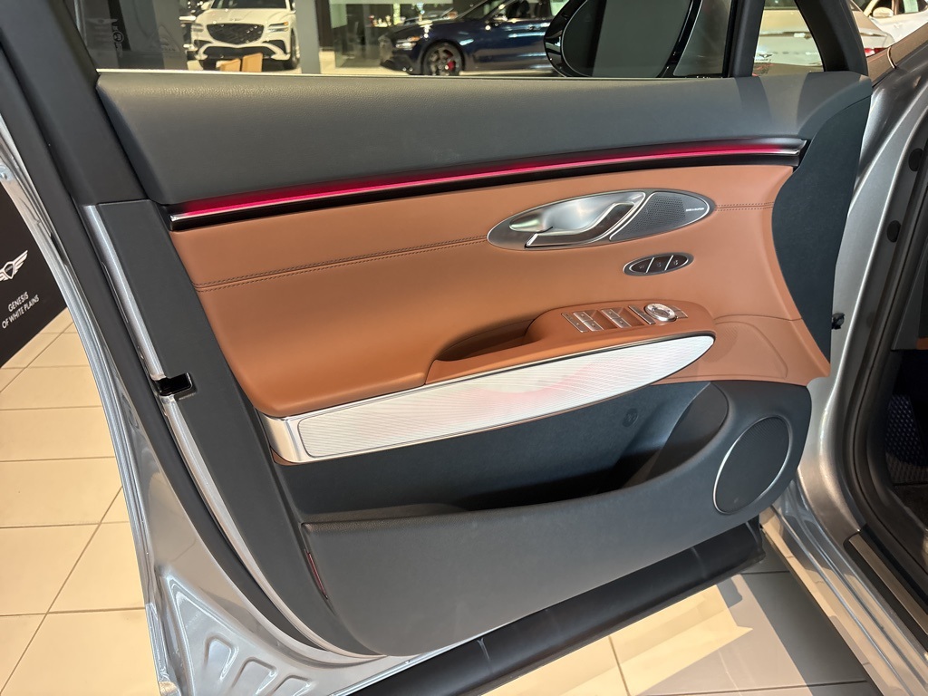 2026 Genesis GV70 2.5T Advanced photo 9
