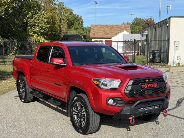 2021 Toyota Tacoma TRD Sport photo 3