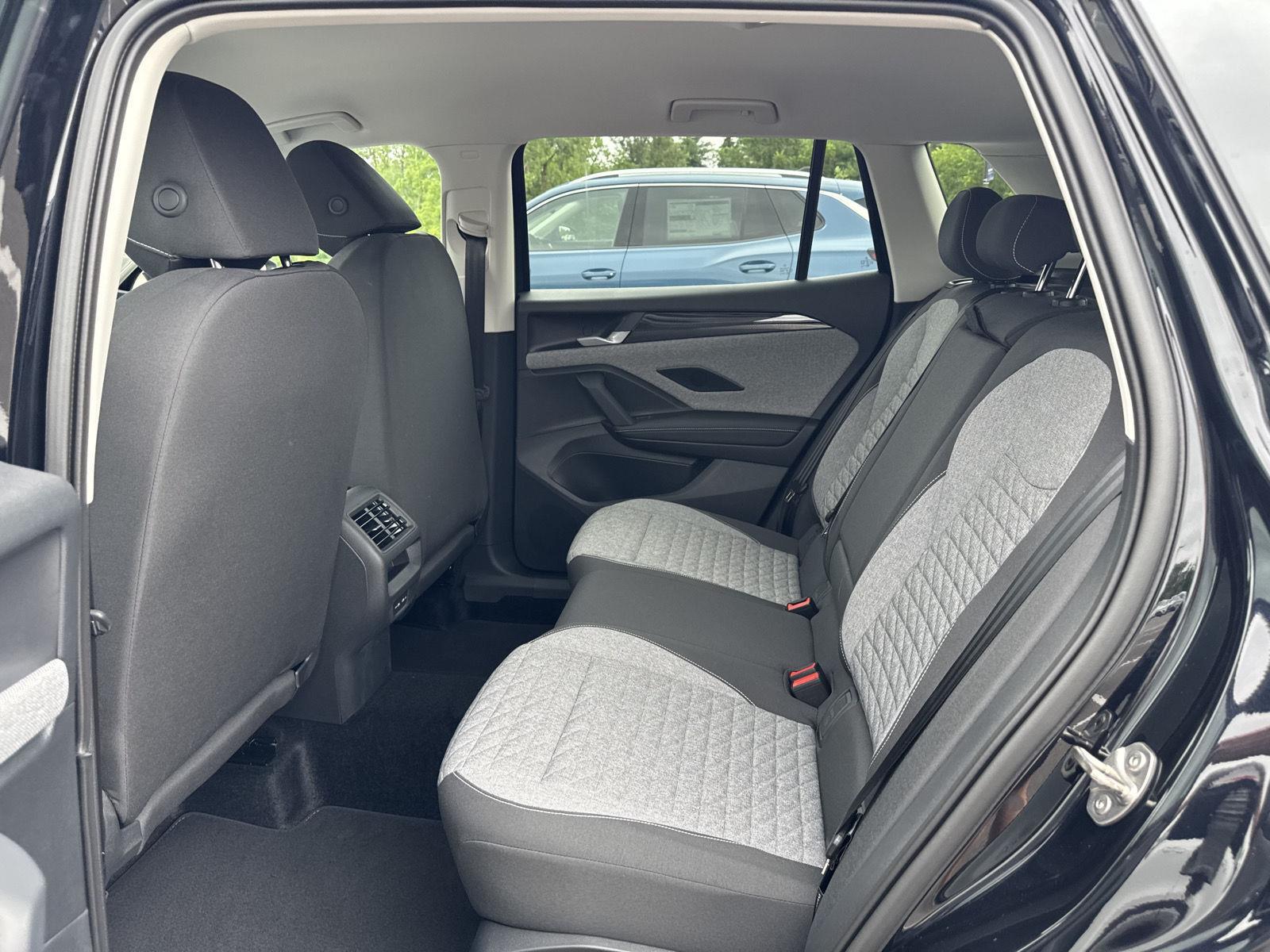 2025 Volkswagen Tiguan S photo 13
