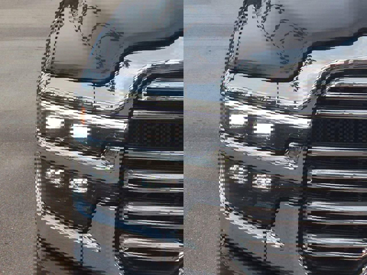 2025 Ram 3500 Laramie photo 9