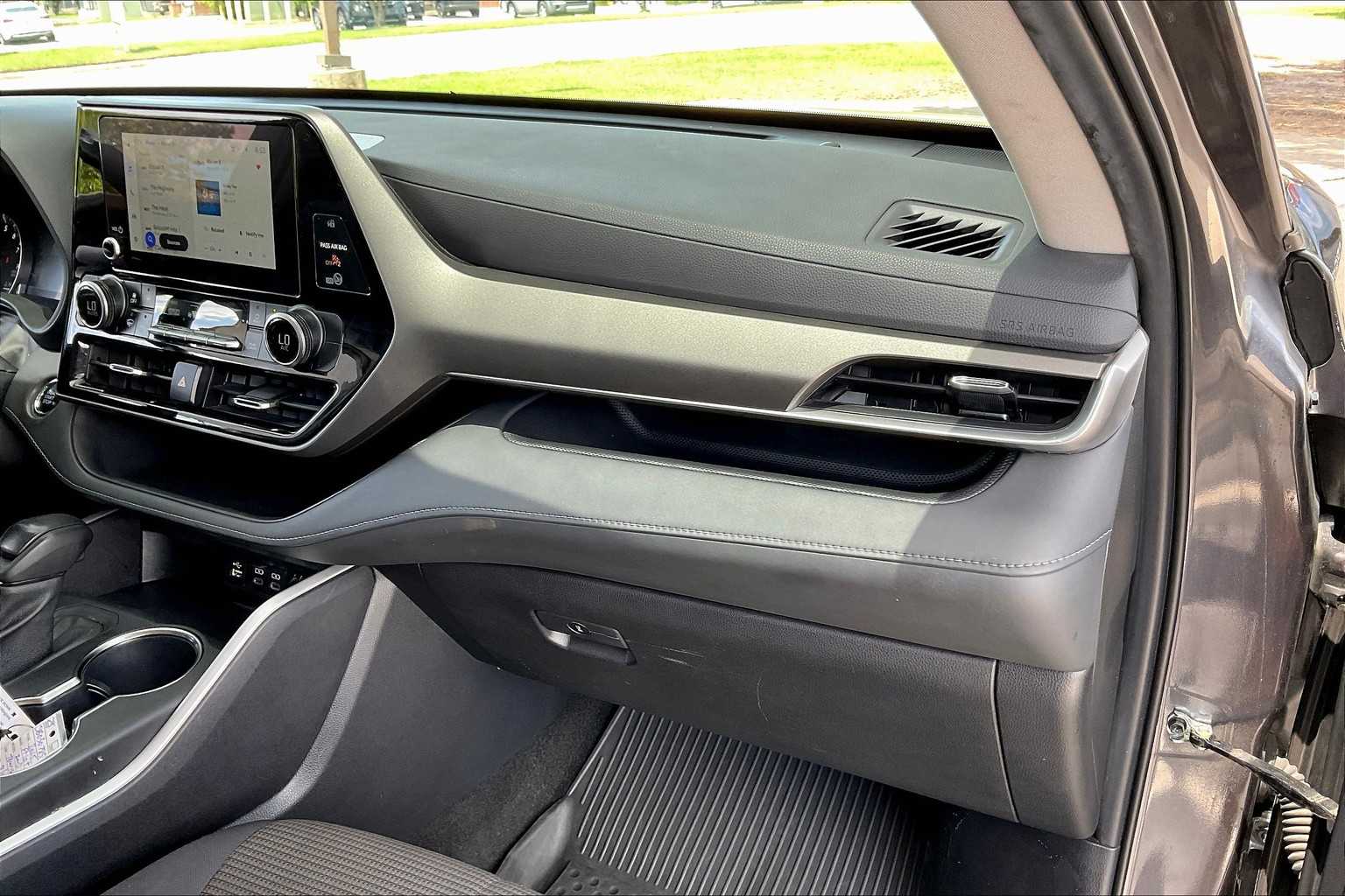 2023 Toyota Highlander L photo 49