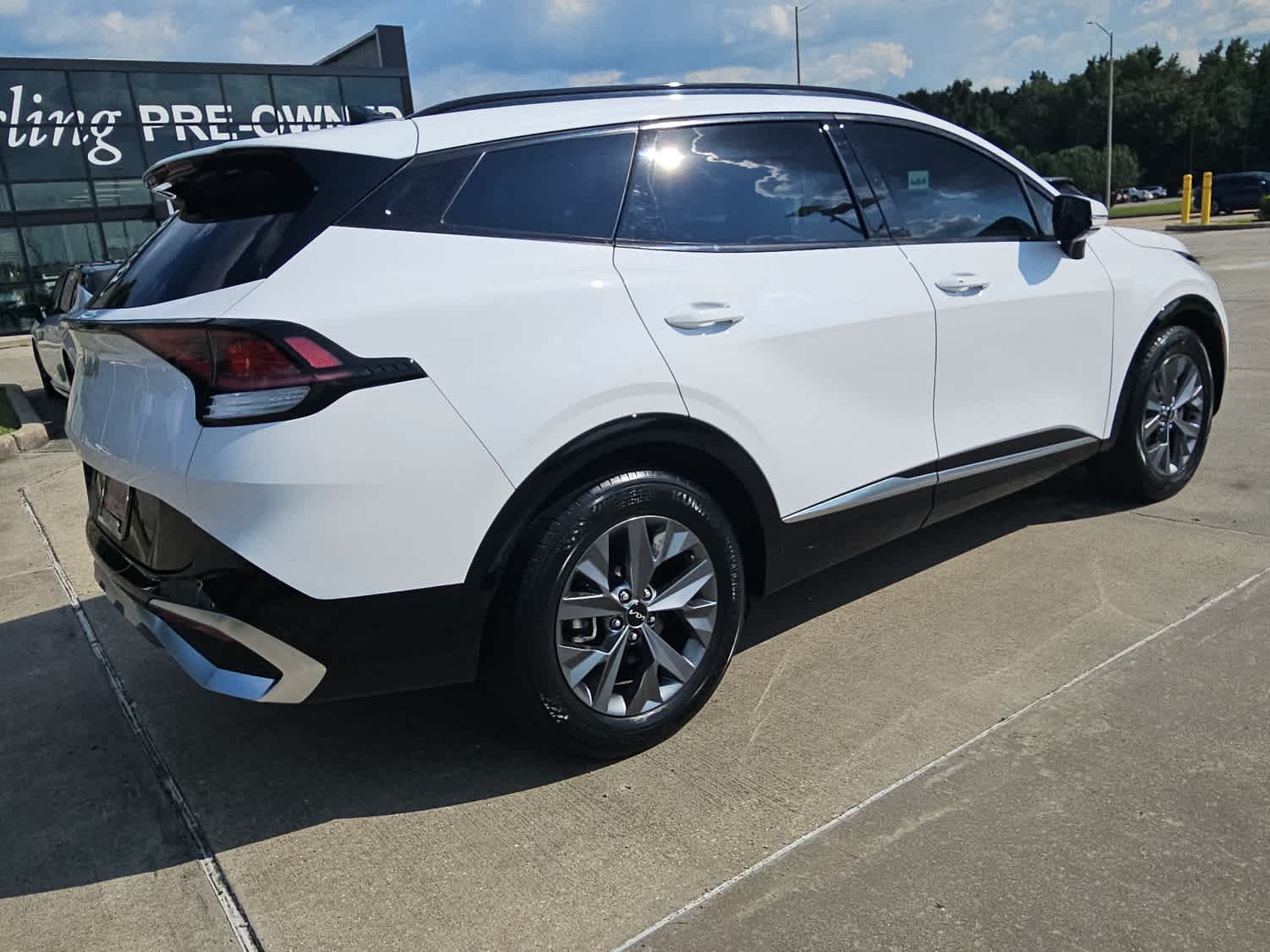 2023 Kia Sportage SX photo 2