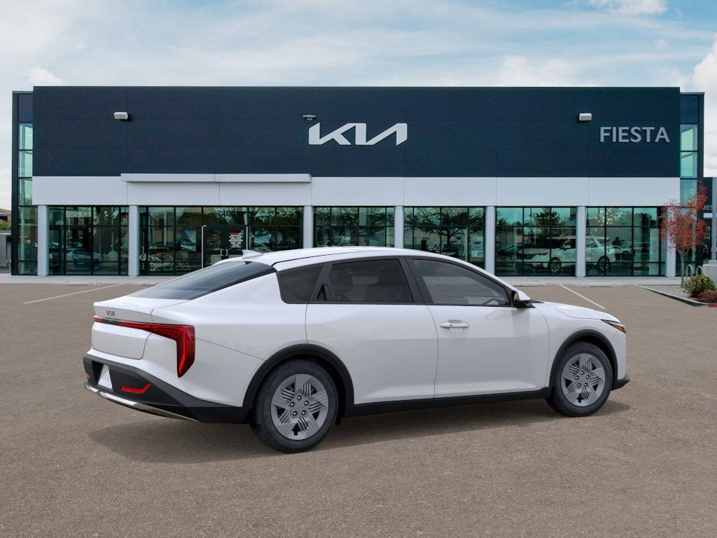 2025 Kia K4 LXS photo 6