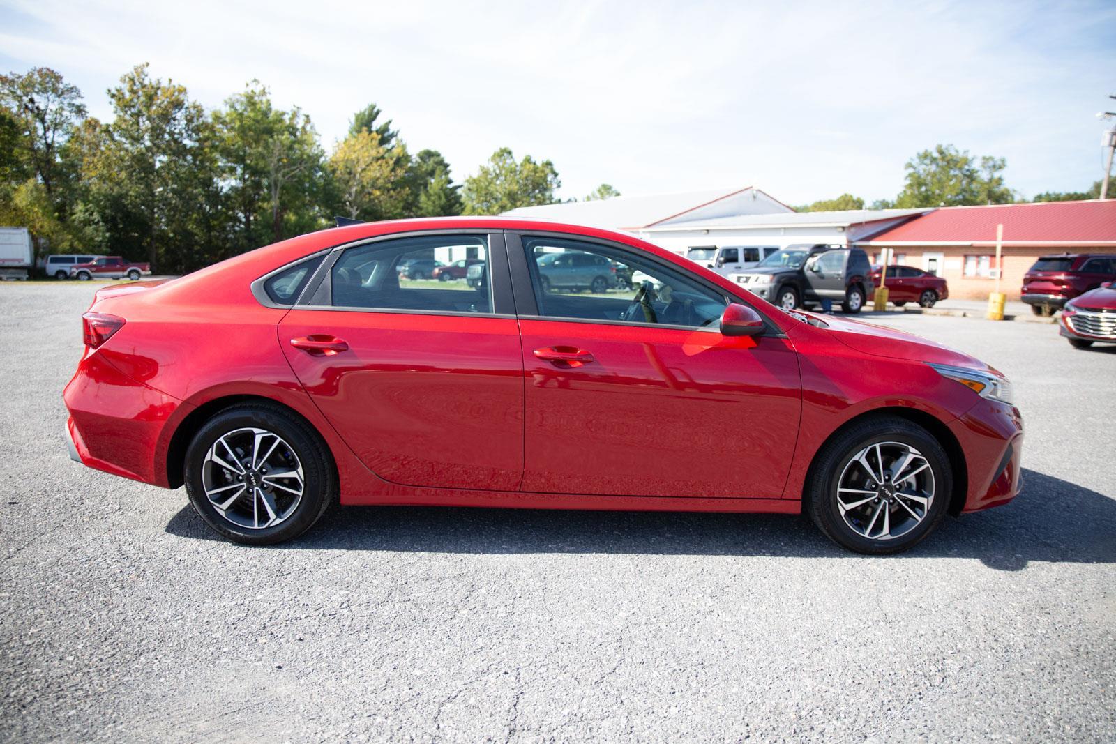 2024 Kia Forte LXS photo 2