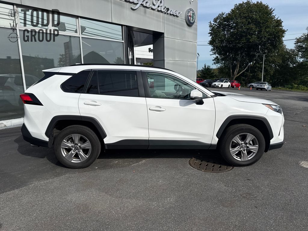 2023 Toyota RAV4 XLE photo 6