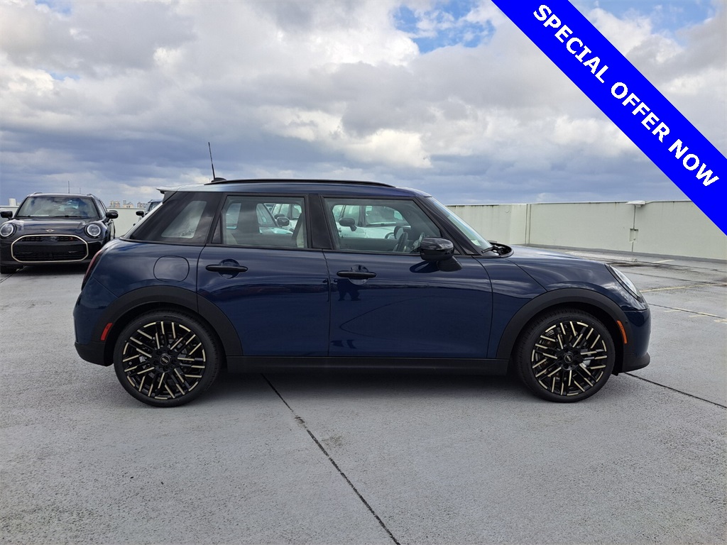 2025 Mini Cooper 4 Door Hardtop Signature photo 2