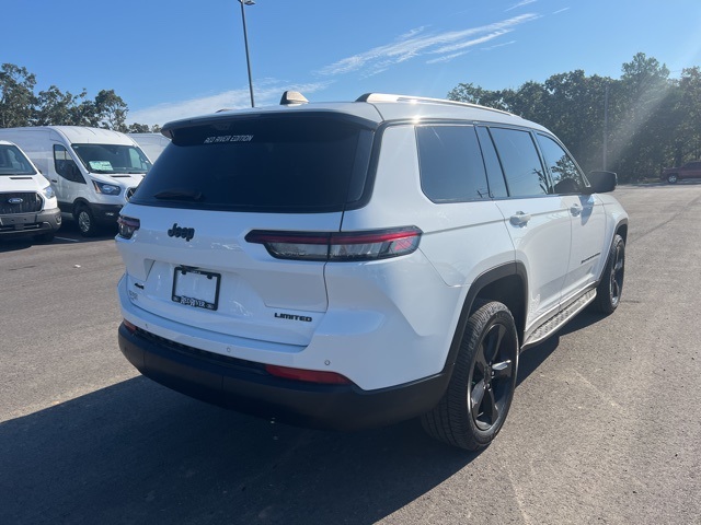 2023 Jeep Grand Cherokee Limited photo 2