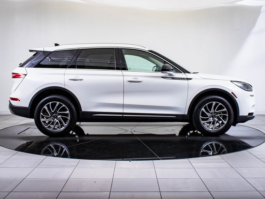 2022 Lincoln Corsair Standard photo 11