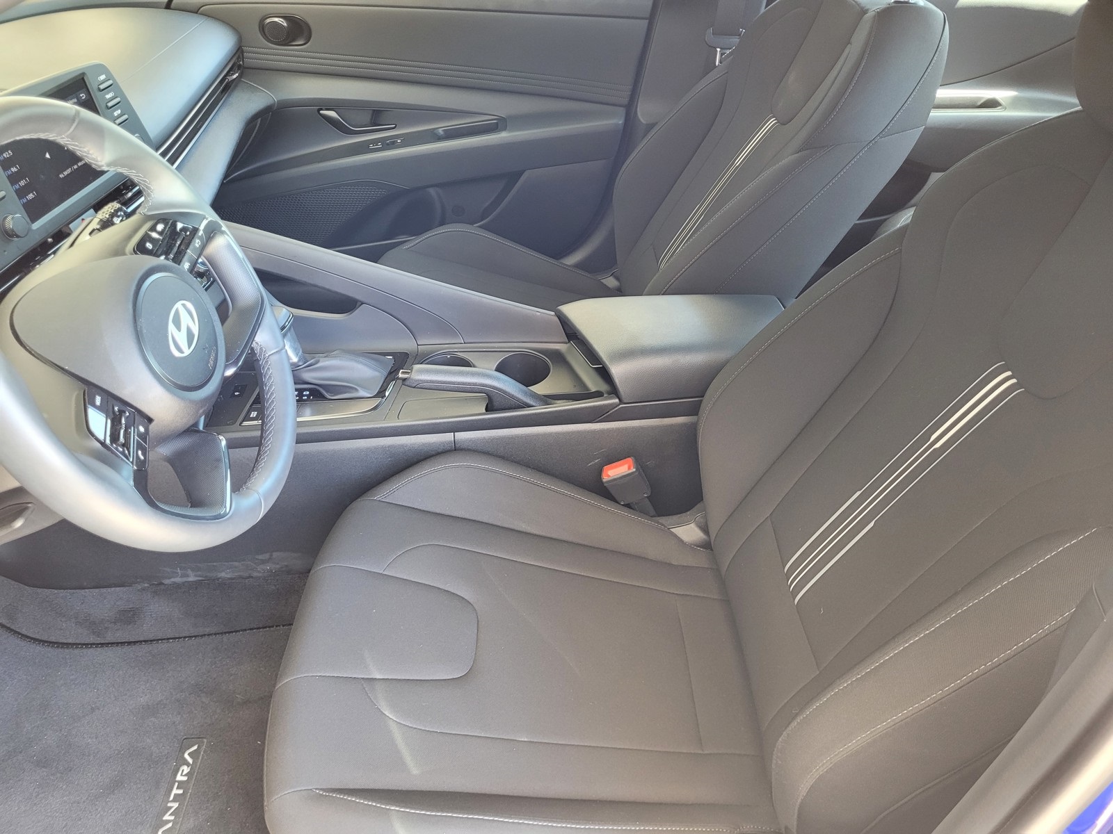 2025 Hyundai Elantra SEL Sport photo 12