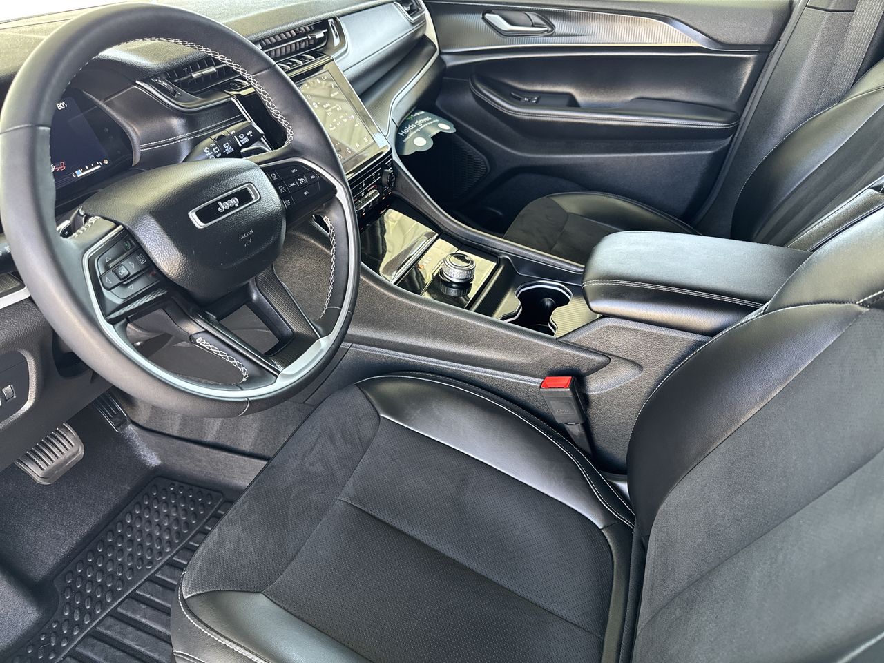 2023 Jeep Grand Cherokee Altitude photo 12