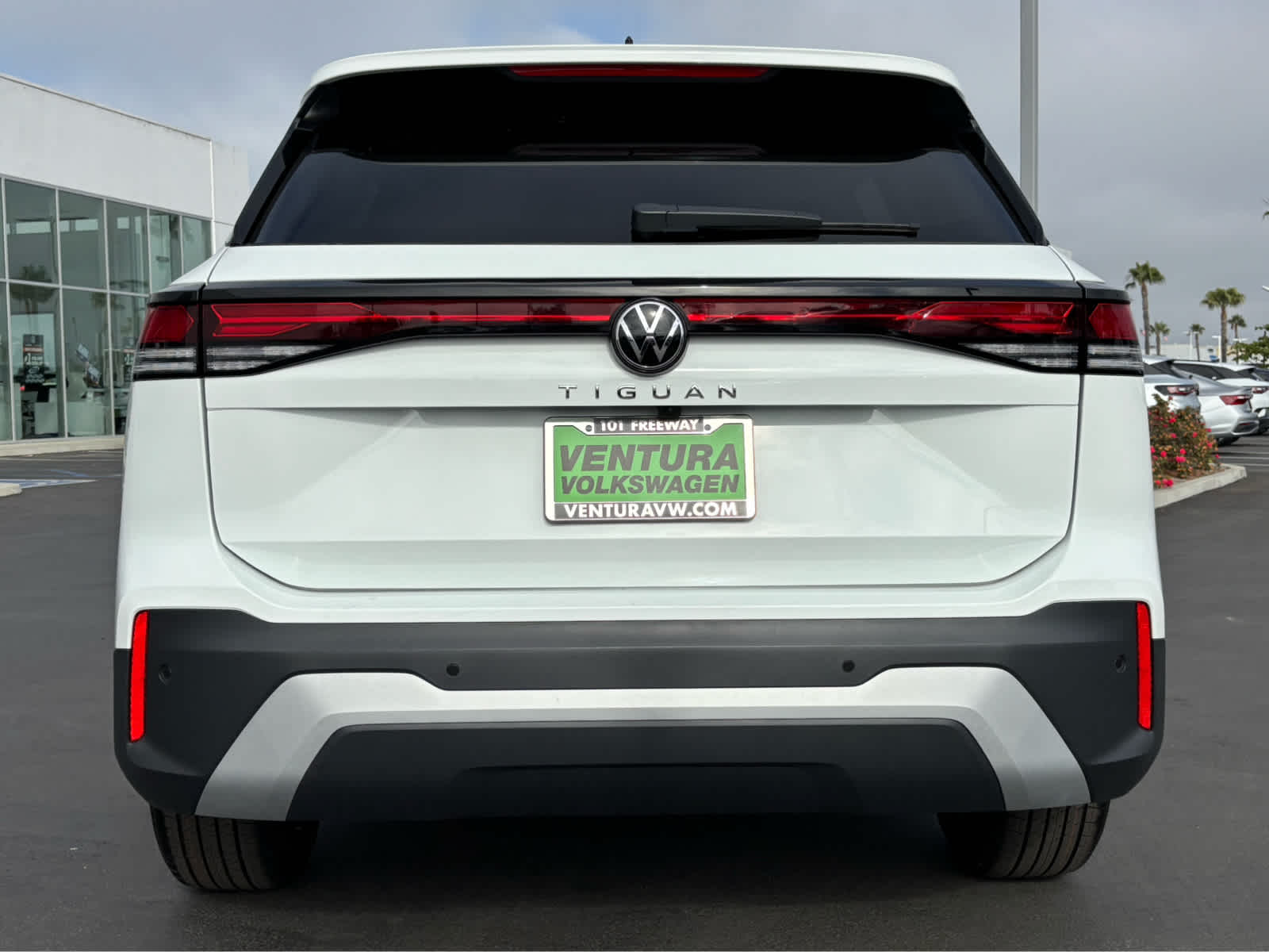 2025 Volkswagen Tiguan S photo 3