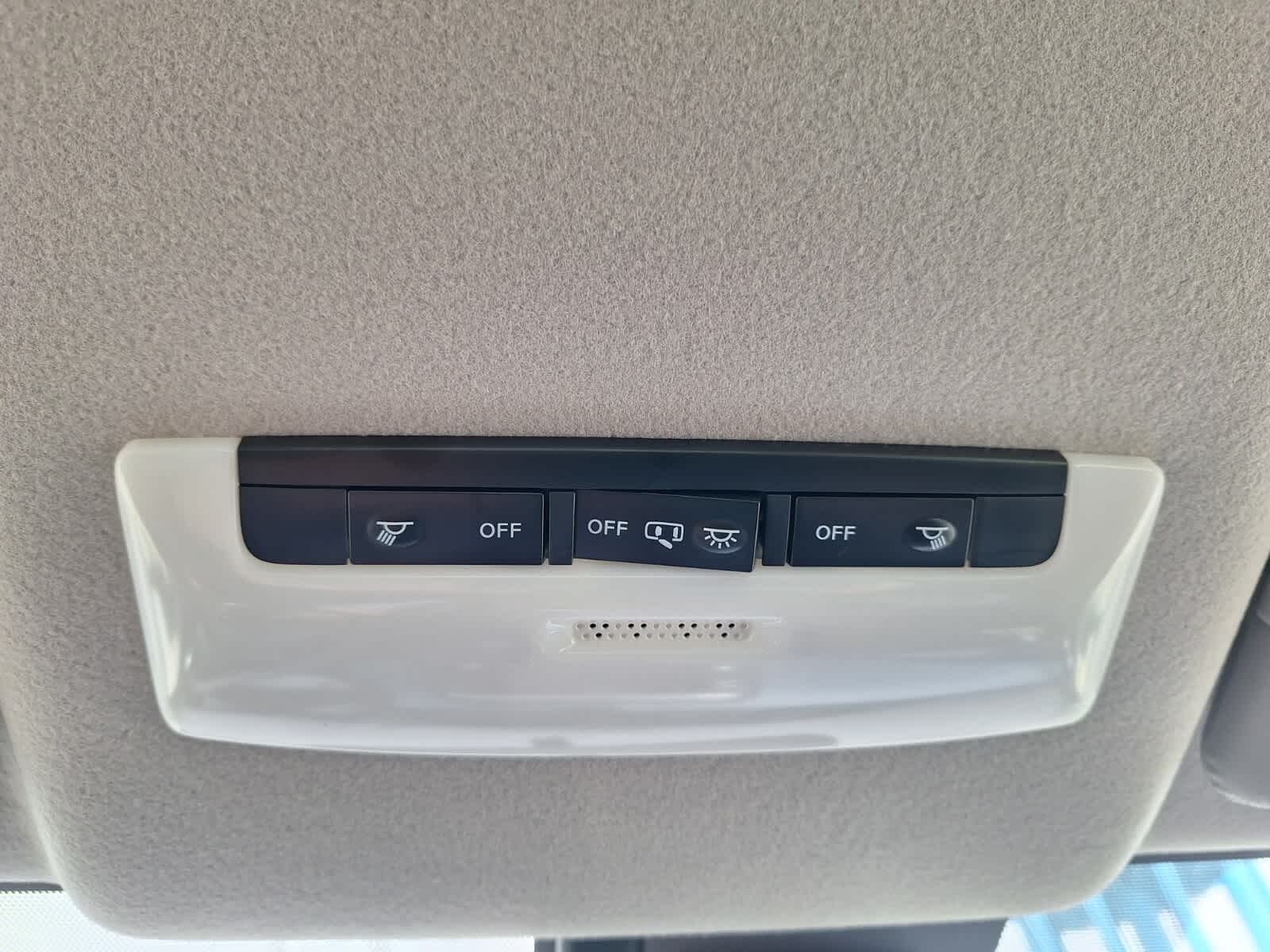 2025 Nissan Versa SV photo 18