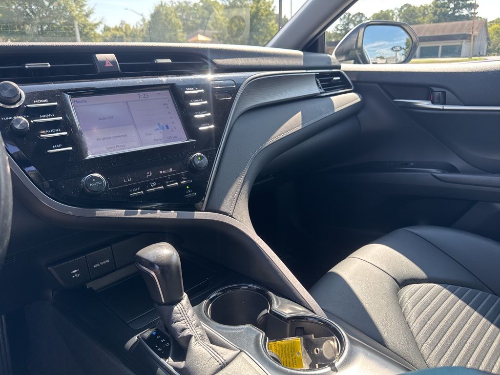 2019 Toyota Camry SE photo 27