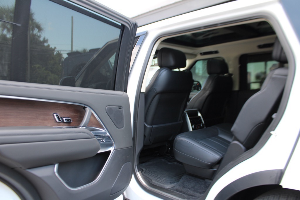 2023 Land Rover Range Rover SE photo 25