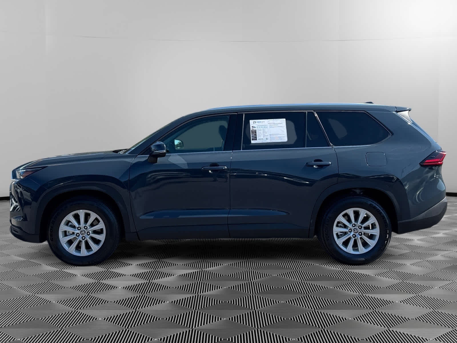 2025 Toyota Grand Highlander XLE photo 2