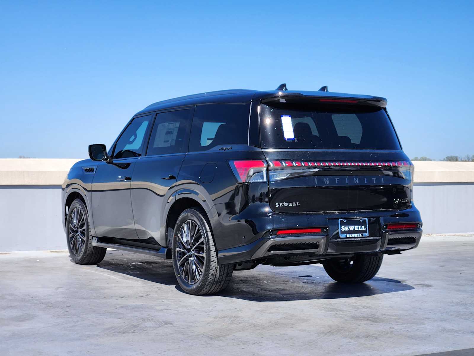 2025 Infiniti QX80 photo 3