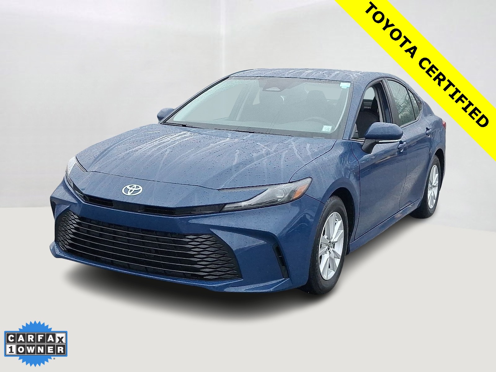 2025 Toyota Camry LE's photo