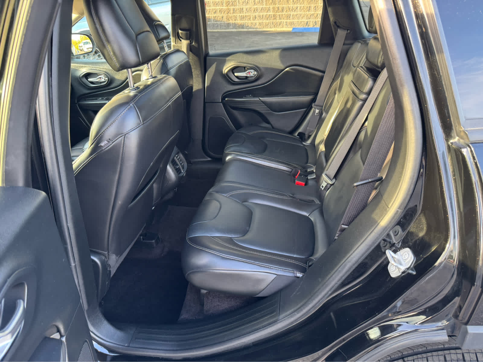 2017 Jeep Cherokee High Altitude photo 14