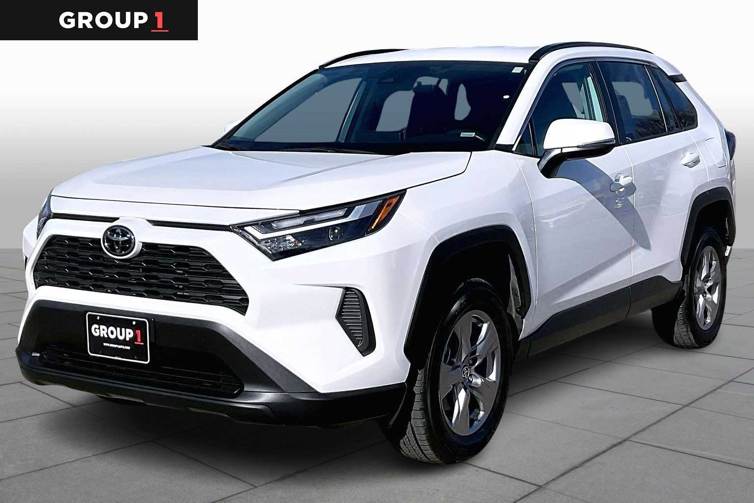 2024 Toyota RAV4 XLE's photo