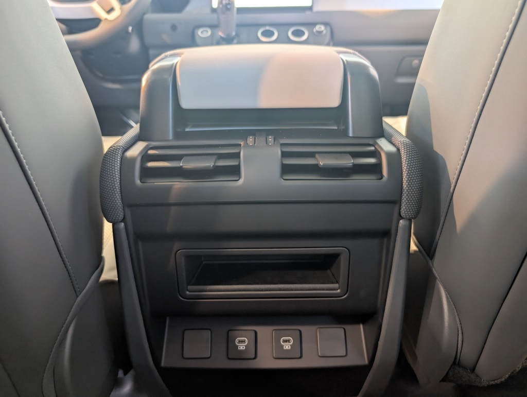 2025 Land Rover Defender 110 S photo 23