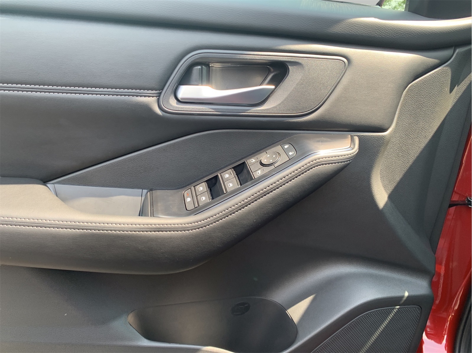 2026 Nissan Rogue SV photo 12