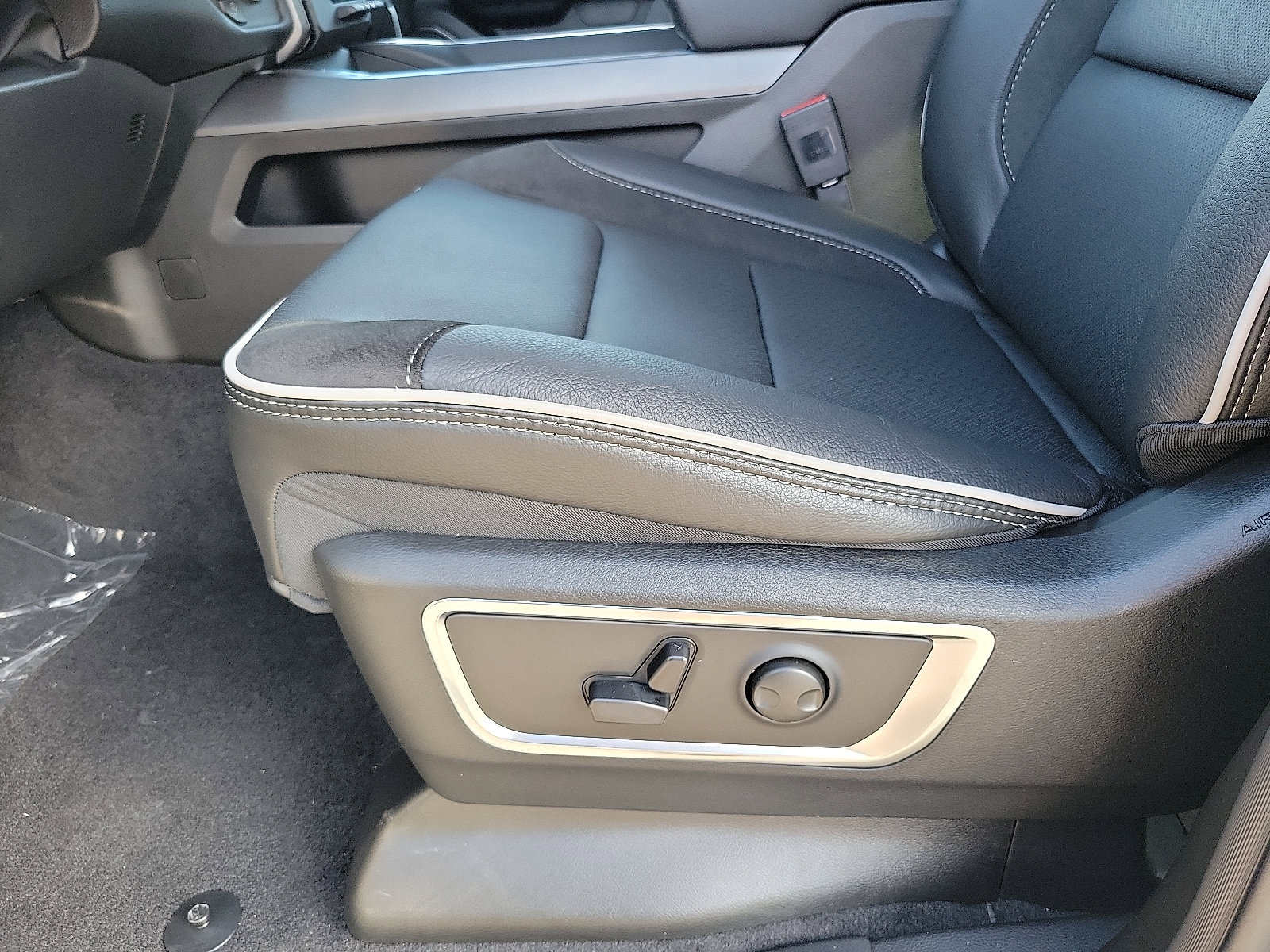 2026 Ram 1500 Laramie photo 11