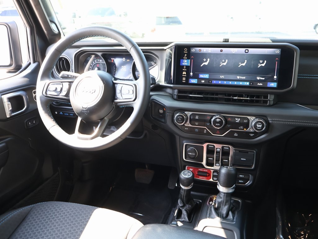 2024 Jeep Wrangler Rubicon 4xe photo 13