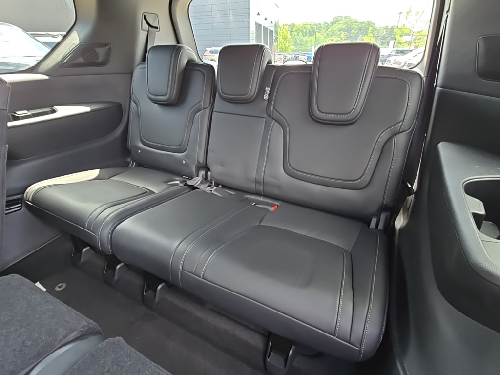 2025 Nissan Armada photo 8