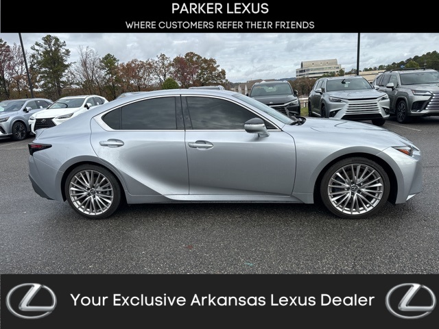 2023 Lexus IS 300's photo