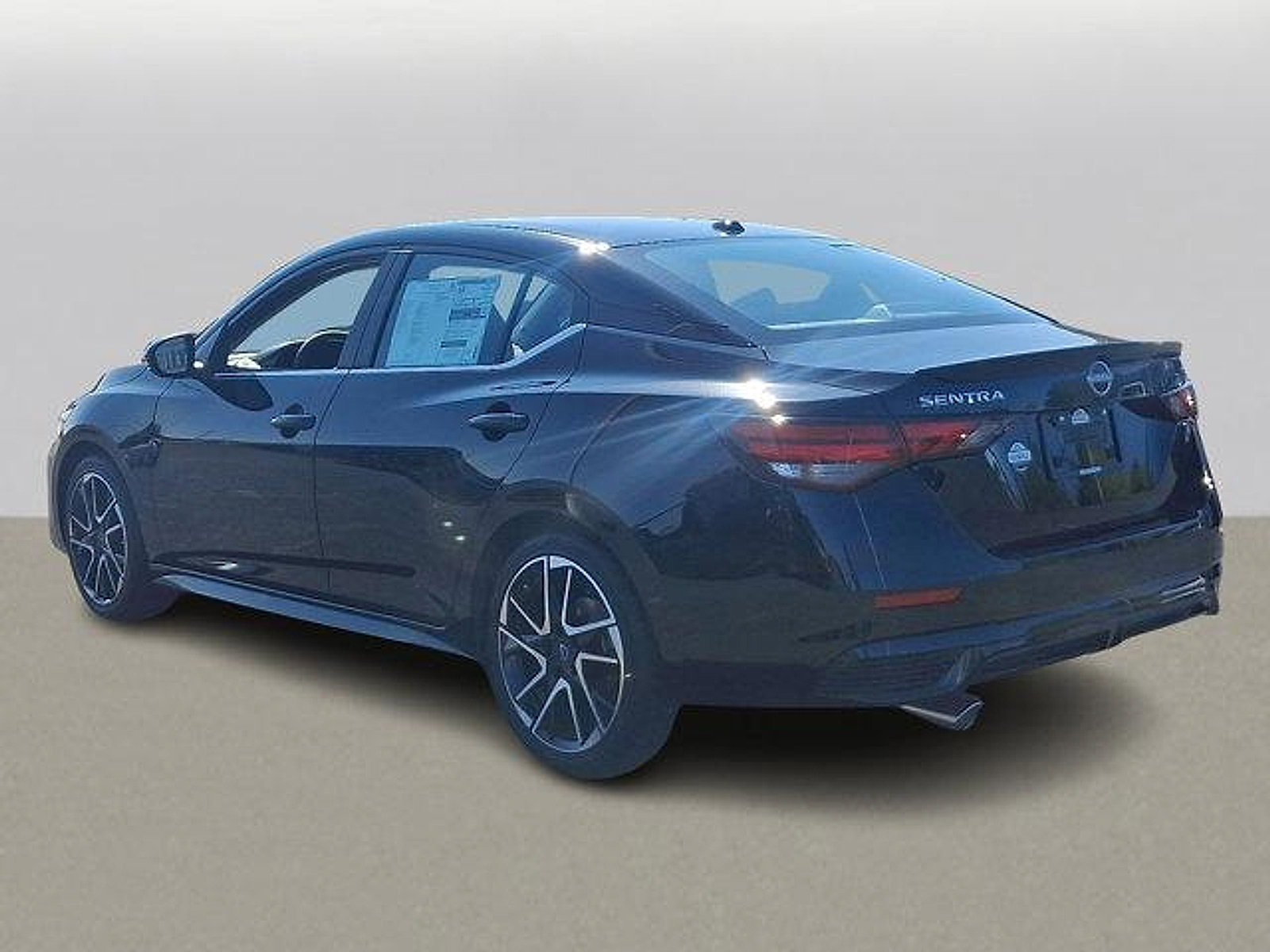 2025 Nissan Sentra SR photo 4