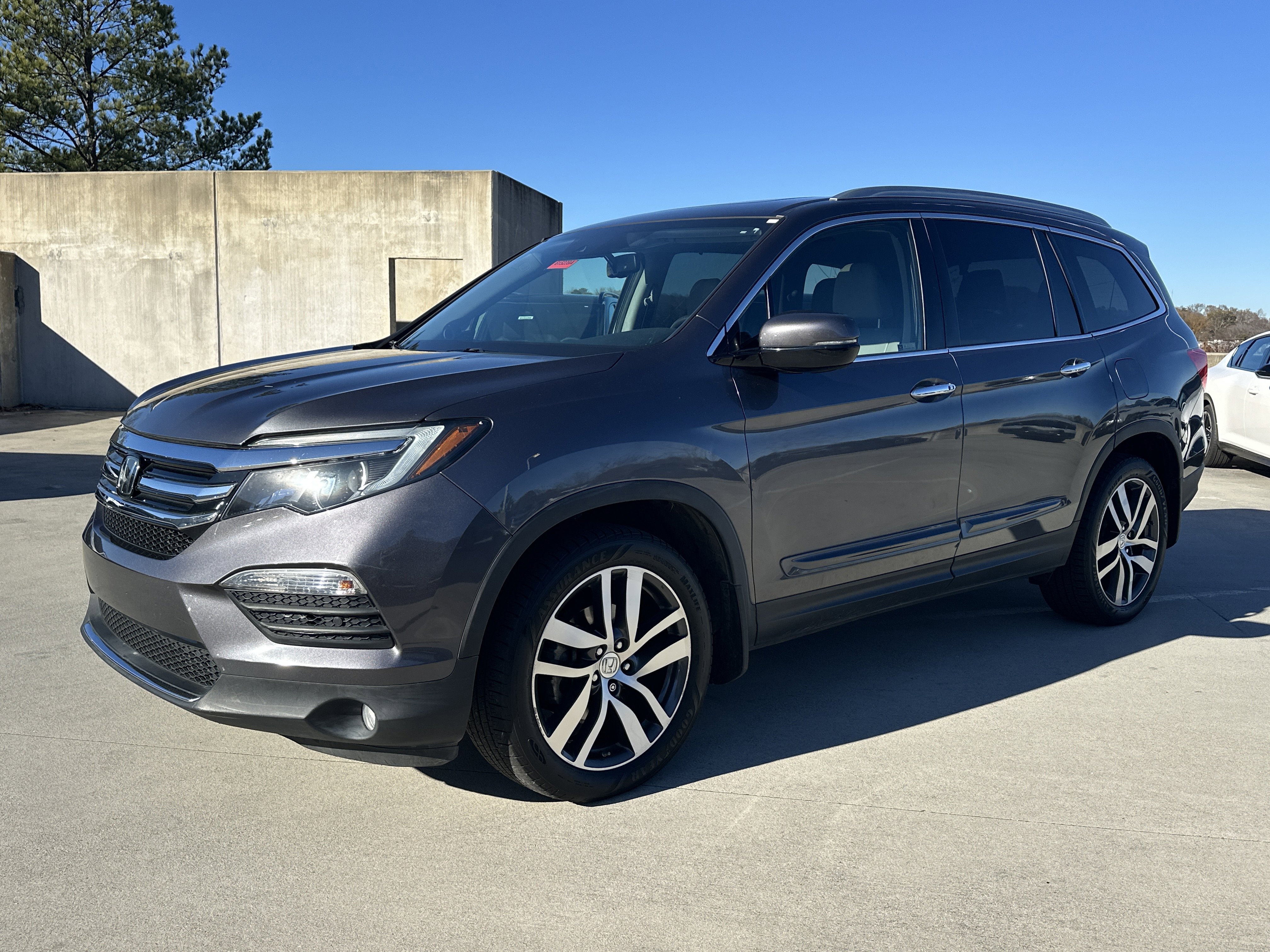 2017 Honda Pilot Touring's photo