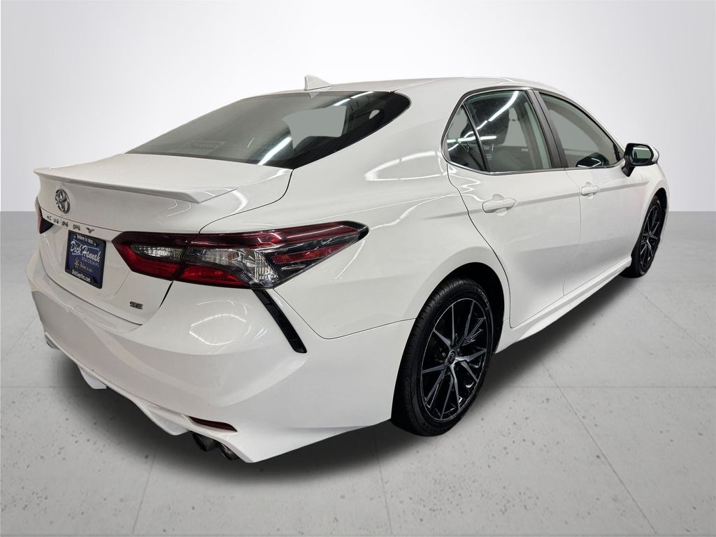 2021 Toyota Camry SE photo 6