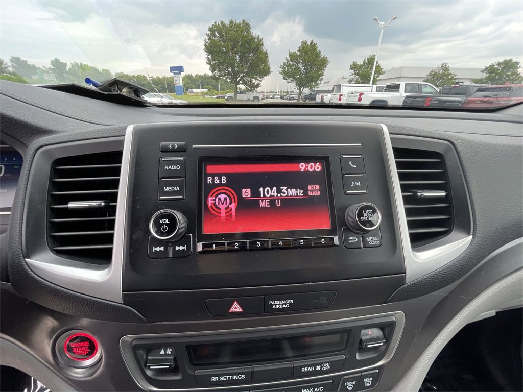 2020 Honda Pilot LX photo 10