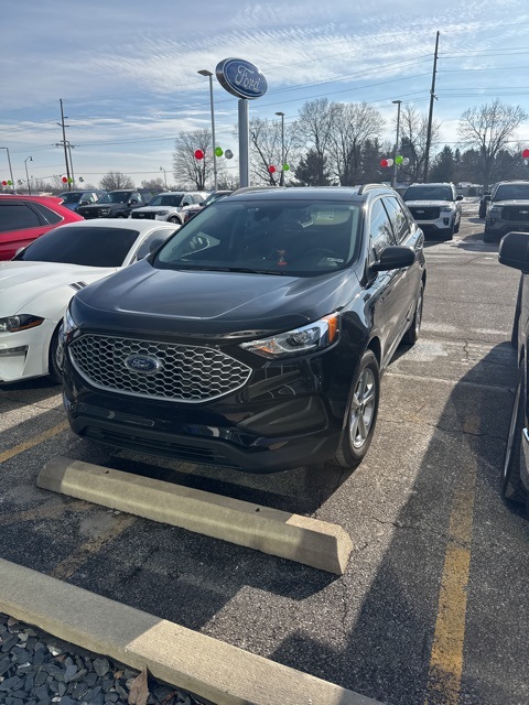 2023 Ford Edge SE's photo