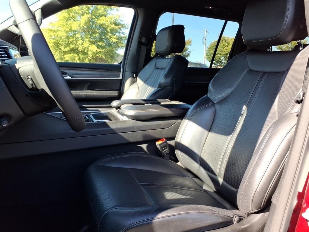 2023 Jeep Wagoneer L Series II photo 2